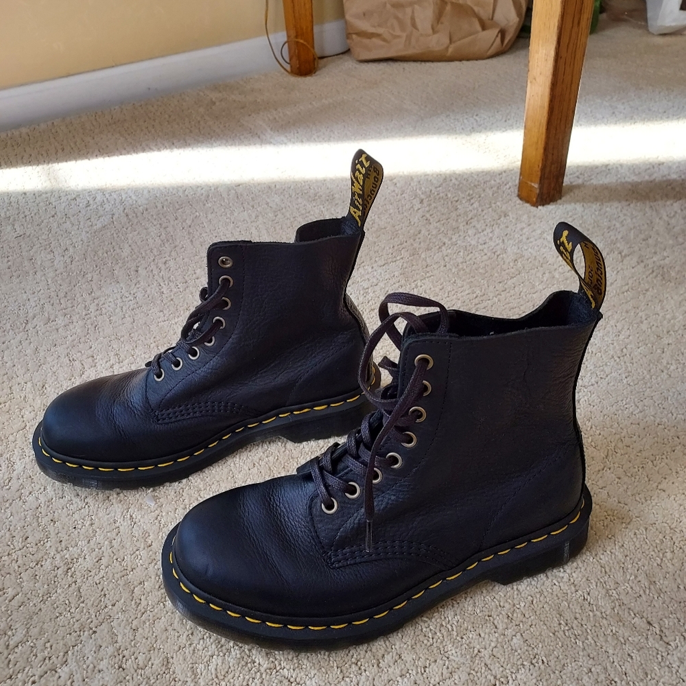 Doc. Martens air wair with bouncing soles size 8
